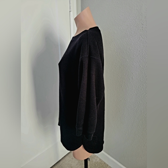 Uniqlo Black Waffle Knit sweater - Picture 6 of 6